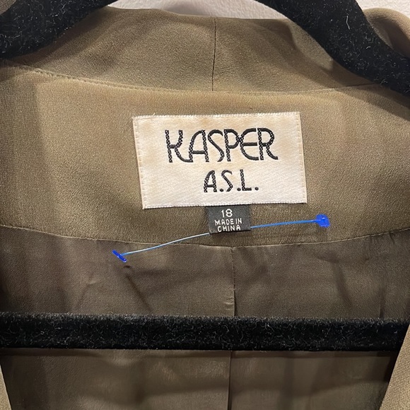 Kasper silk blazer. Olive green/grey 100% silk blazer with wood toggle closure. - Picture 3 of 5